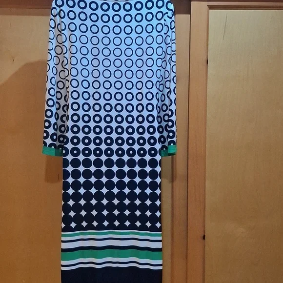 Chic Black and White Circle Pattern Dress By Laura Jeffries. Size 10 - Picture 3 of 6